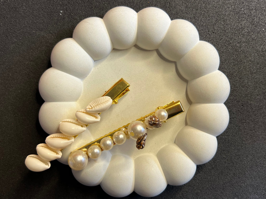 Cowriee Shell Clip